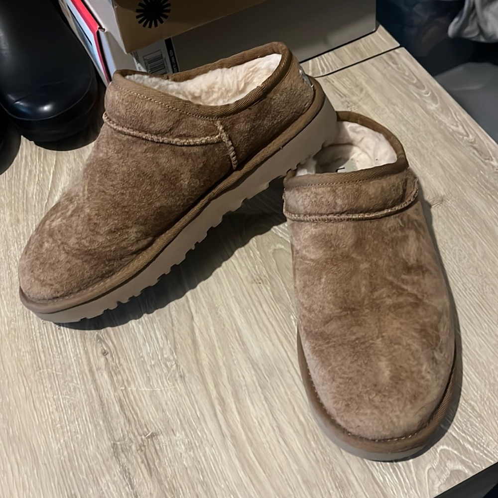 Like new Slip on uggs